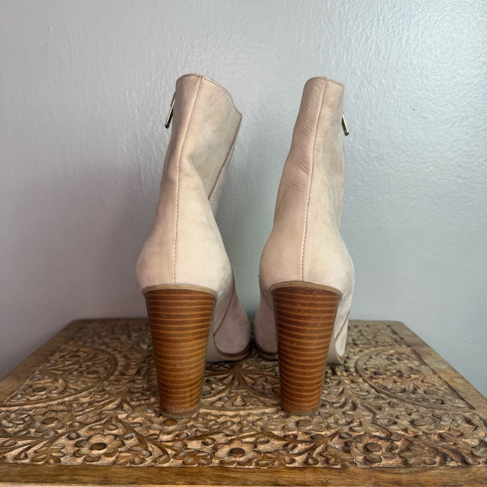 Dee Keller Women’s Crean Beige Suede Bootie Sz 37 - Picture 3 of 6